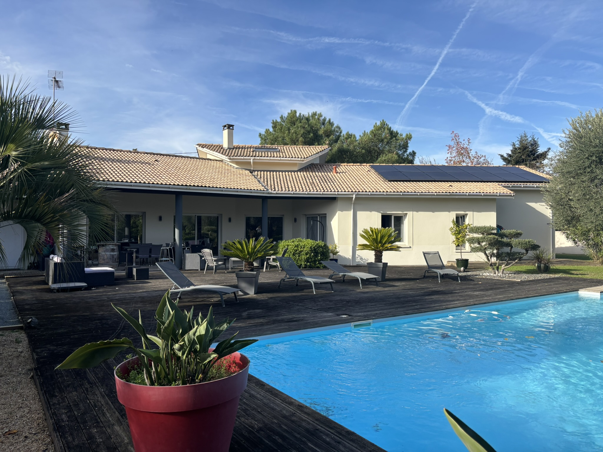 Belle MAISON d'architecte située à Marmande, à 1 H de Bordeaux.