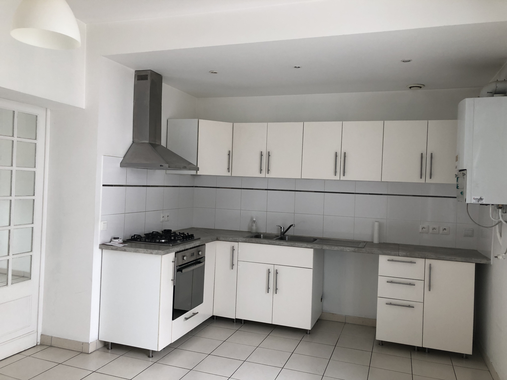 A louer à Marmande maison de ville avec extérieur et garage