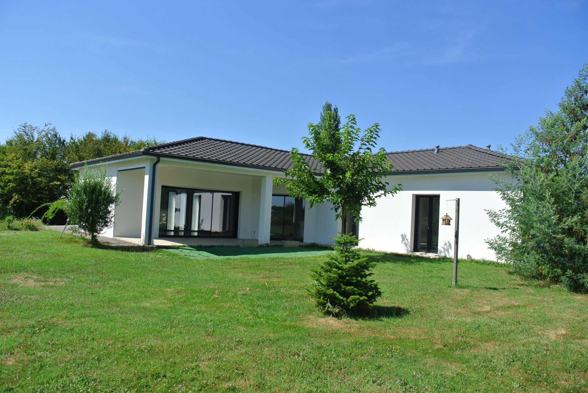 Maison récente 4 chambres avec 1,2 hectare de terrain