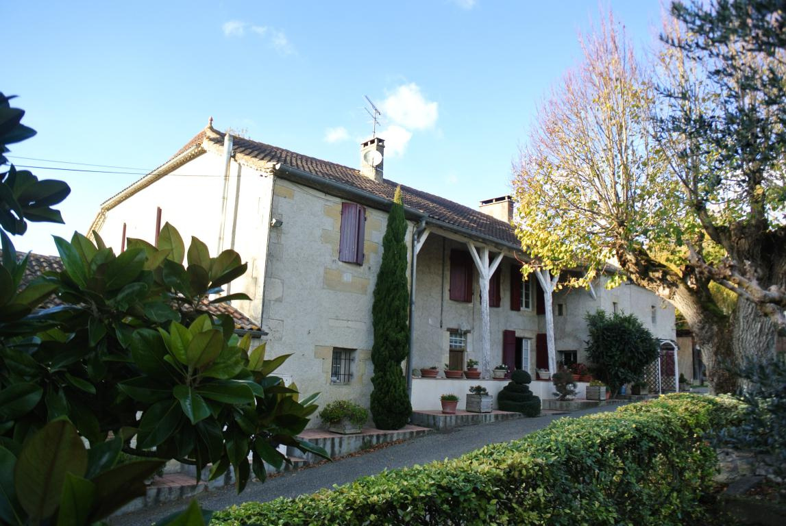 Acienne maison en pierre sur coteaux Marmandais