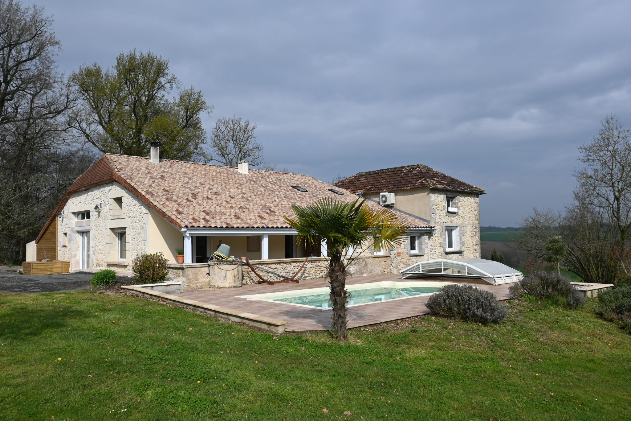  MAISON EN PIERRE 3 .5 Hec Proche de Marmande