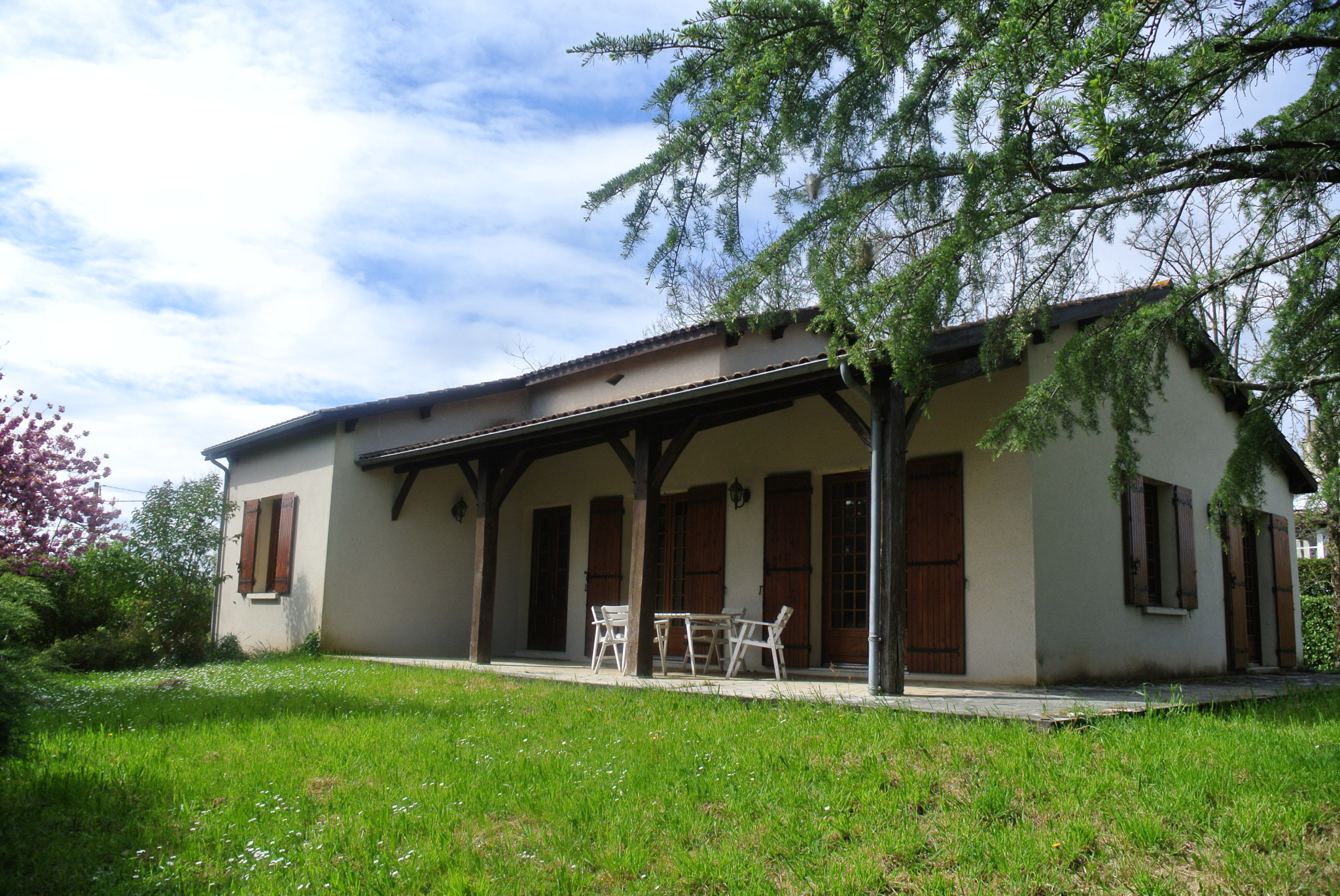 EXCLUSIVITE. Maison avec belle vue à Beaupuy. A  1 H de Bordeaux