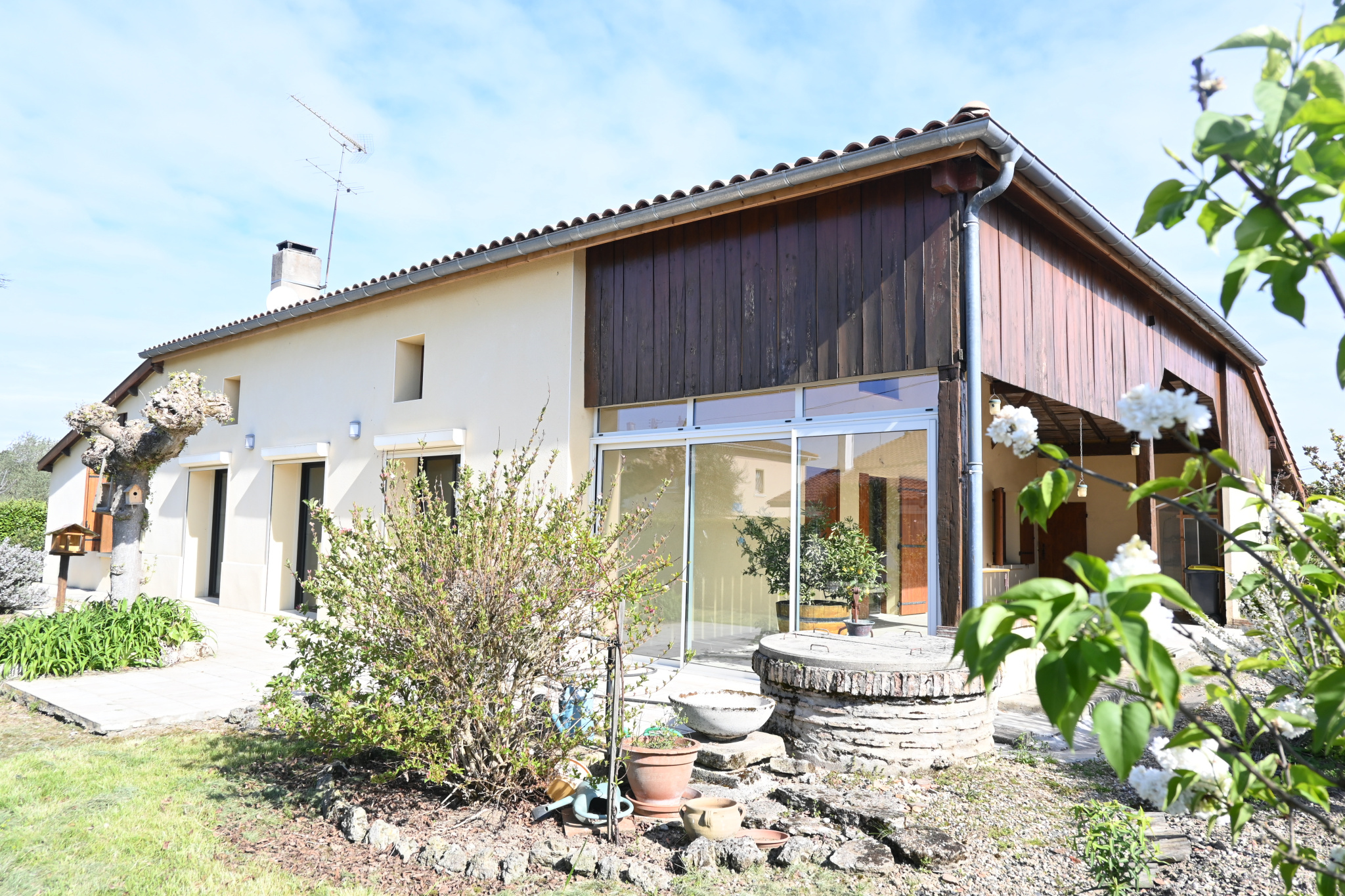 Maison en pierre aux portes de la ville de Marmande