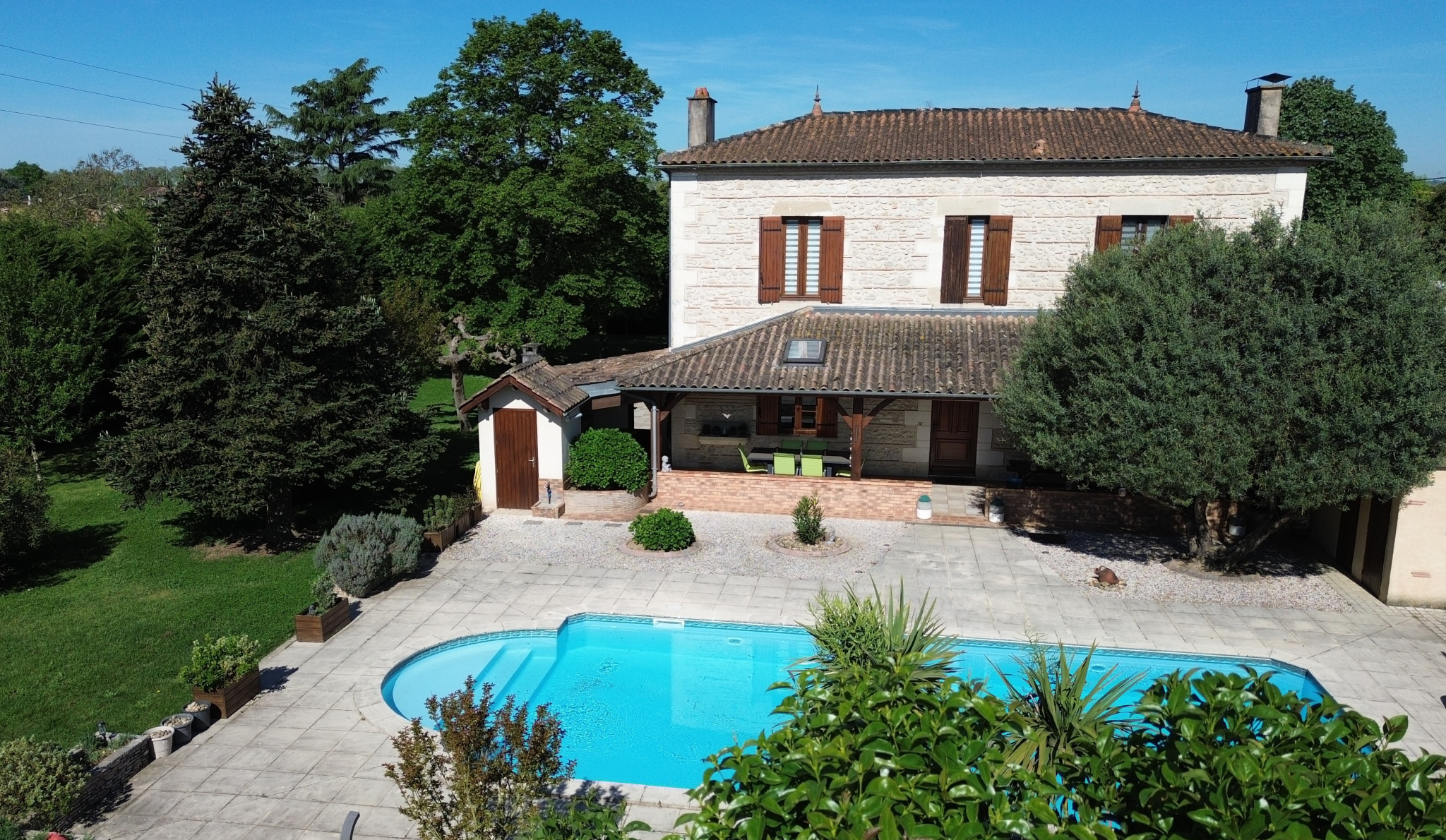 Maison en pierre et avec un appartement indépendant