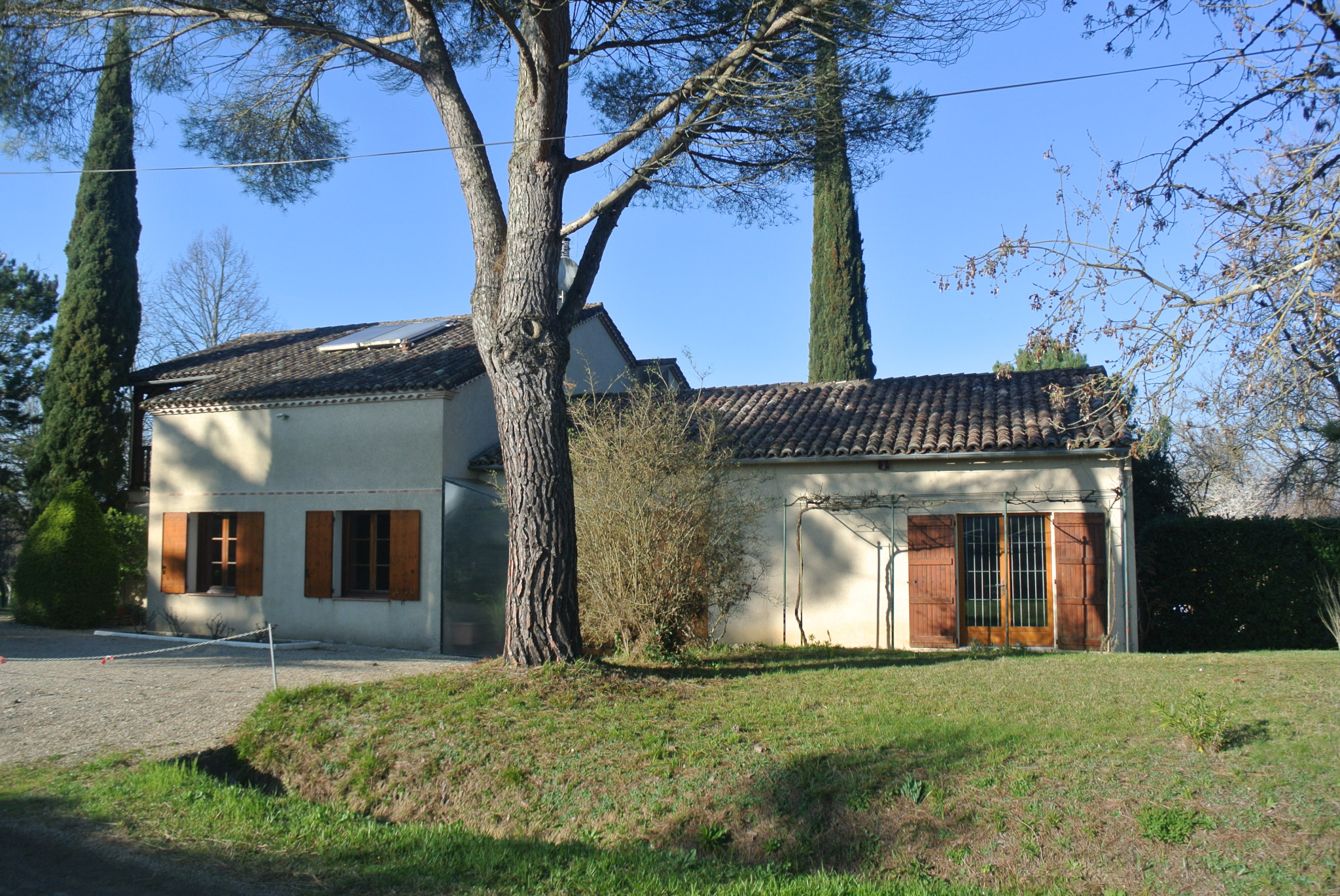 Maison sur les coteaux avec 1,4 hectares de terrain. MARMANDE