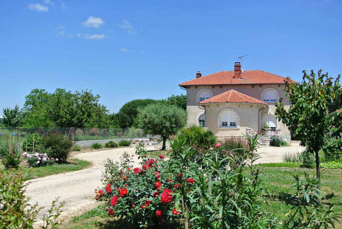 MAISON  de famille proche des commerces à 1 H de Bordeaux