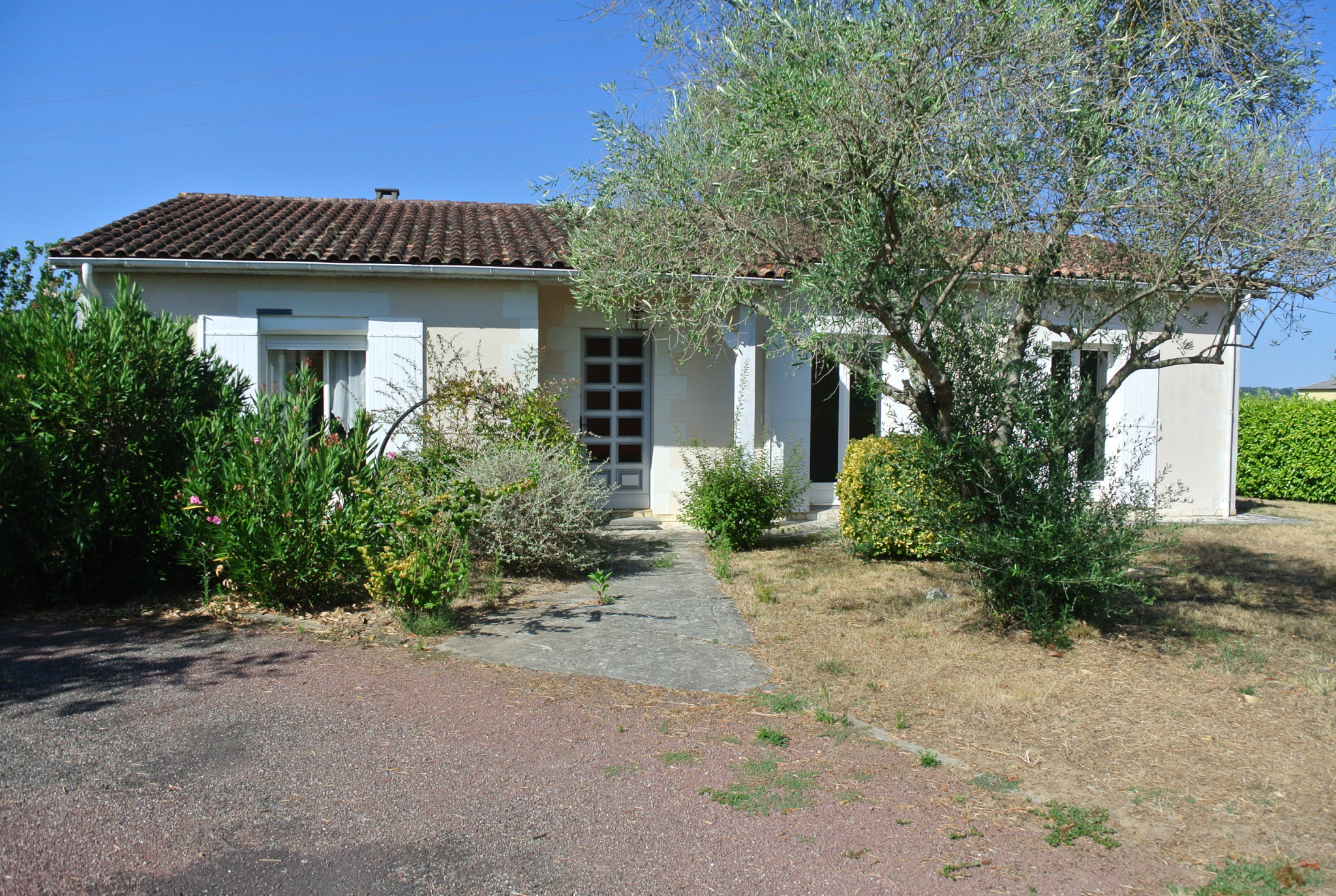 Maison de plain pied 3 chambres et grand garage de 128 m2