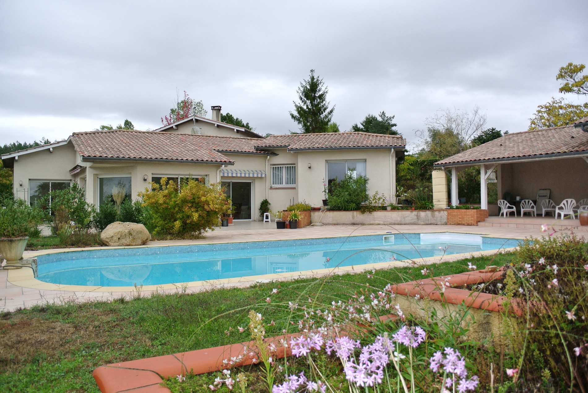 Maison d'architecte dominant la vallée de  MARMANDE